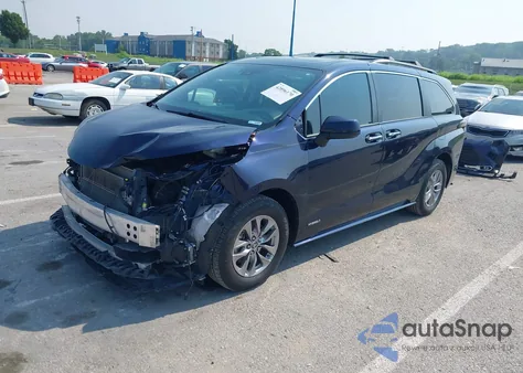 2021 Toyota Sienna Xle z USA, uszkodzony, nr VIN 5TDJRKEC0MS018543